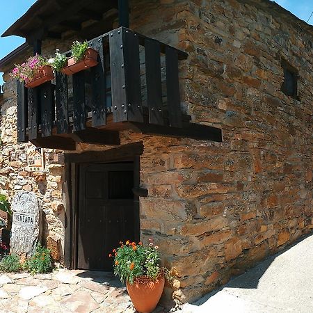 ホテル Veniata San Pedro de las Herrerías エクステリア 写真