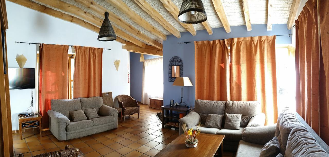 ホテル Veniata San Pedro de las Herrerías エクステリア 写真