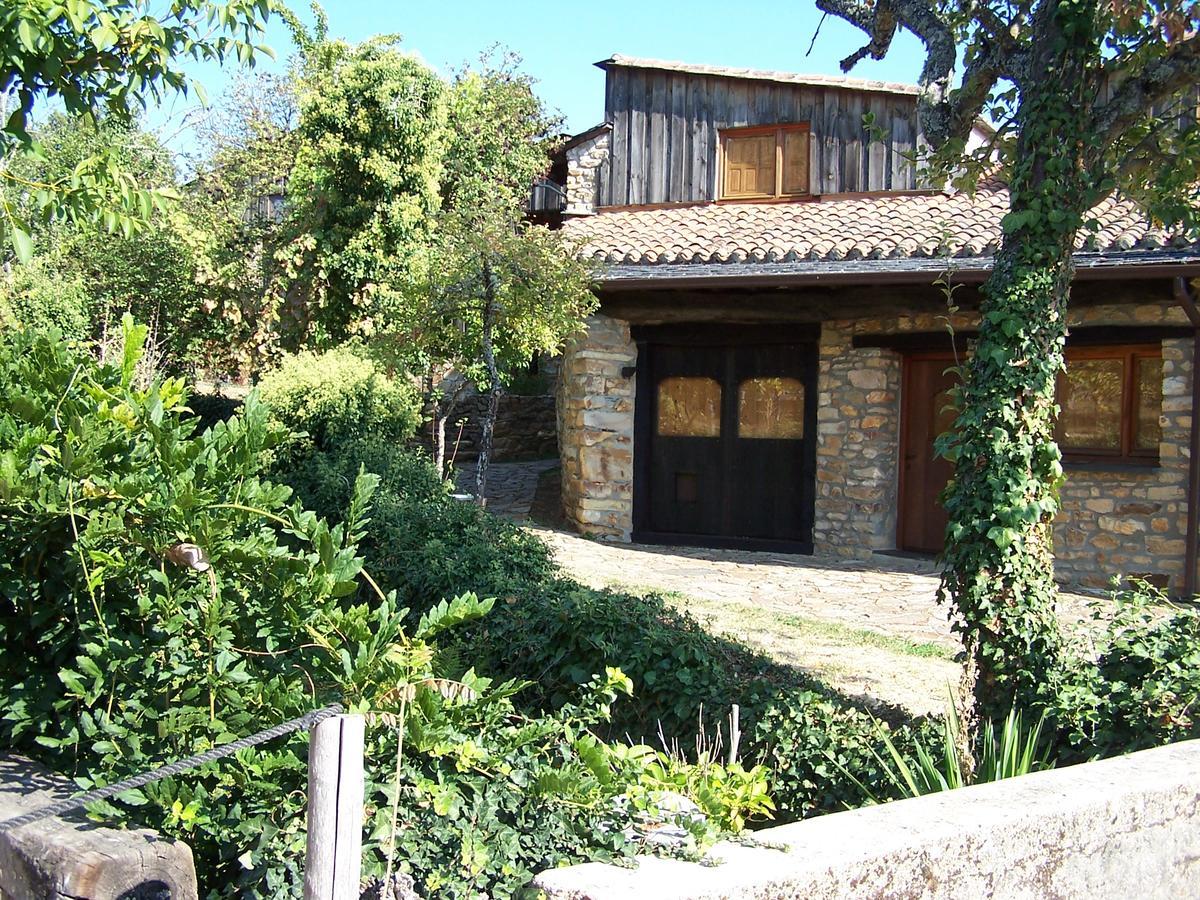 ホテル Veniata San Pedro de las Herrerías エクステリア 写真